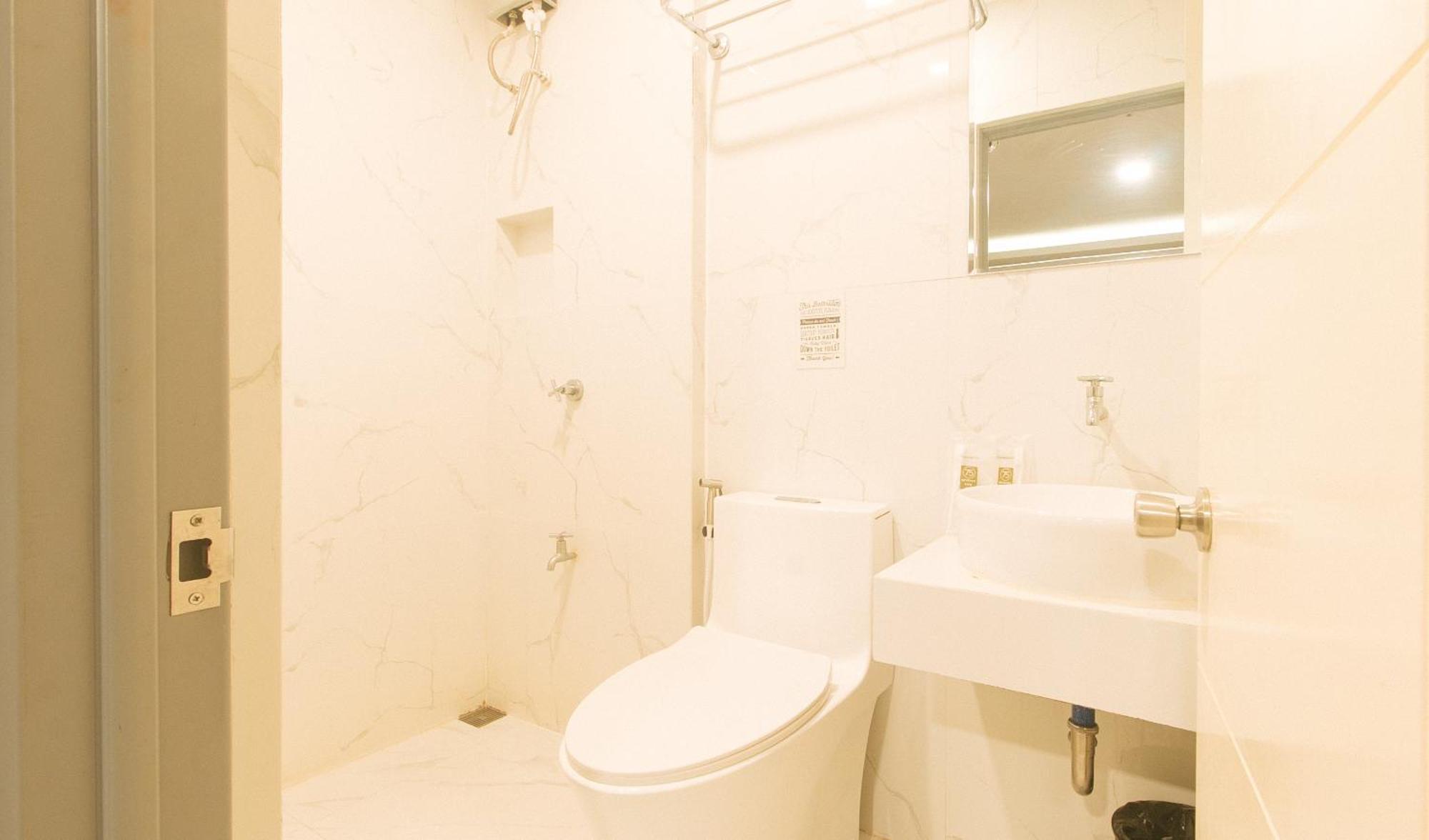 Reddoorz Plus At Seventy Five Inn Near Manila Airport Paranaque City Eksteriør bilde